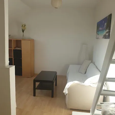 45 M² Maisonette-wohnung In Uni-/hauptbahnhofnaehe Apartman